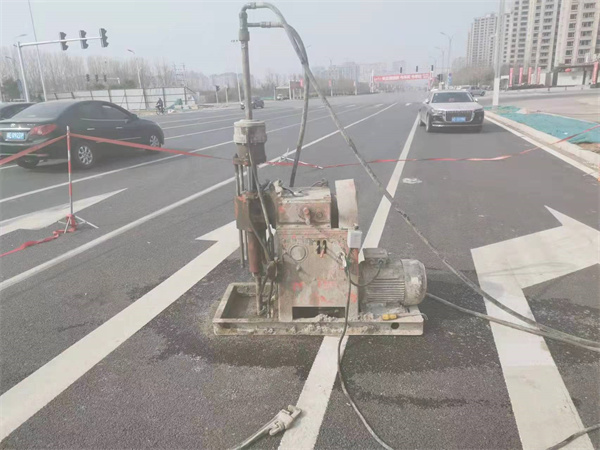 东成镇公路路面下沉沉降开裂注浆加固施工